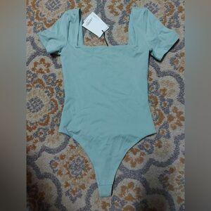 Aritzia green short sleeve contour bodysuit